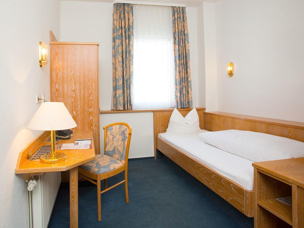 Hotel Kreuz Gaestehaus Und Lauchertbar Mit Terrasse Gammertingen Δωμάτιο φωτογραφία